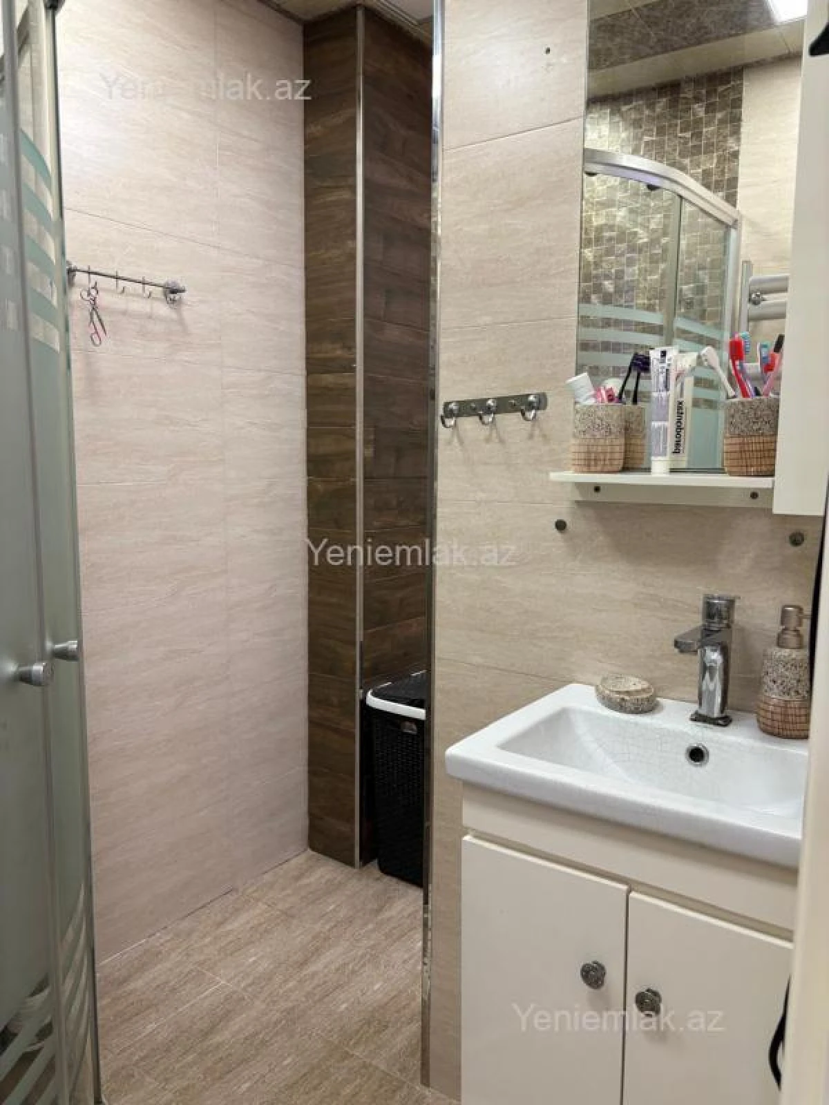 Satılır 8 otaqlı köhnə tikili 85 m²