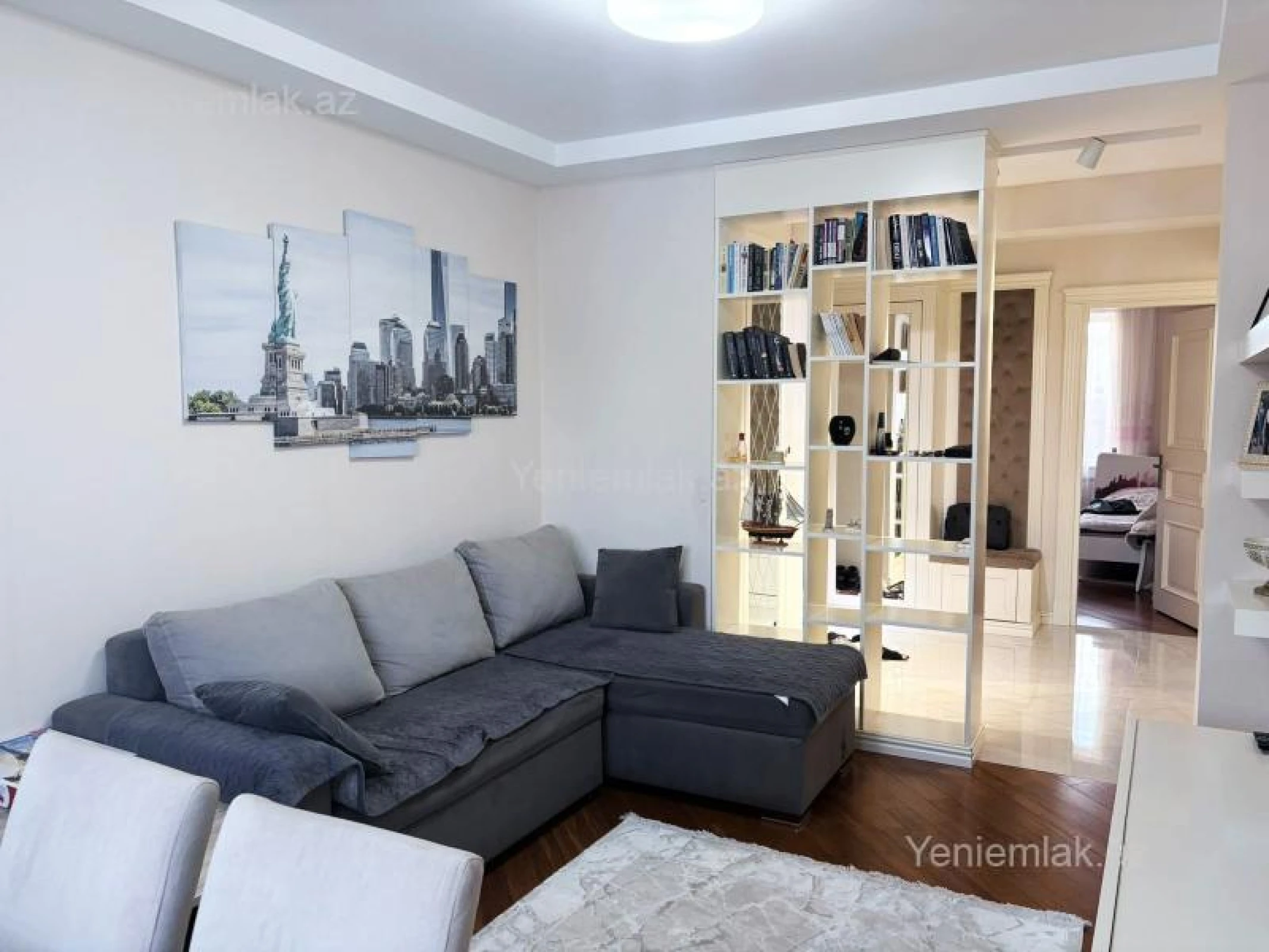 Satılır 8 otaqlı köhnə tikili 85 m²