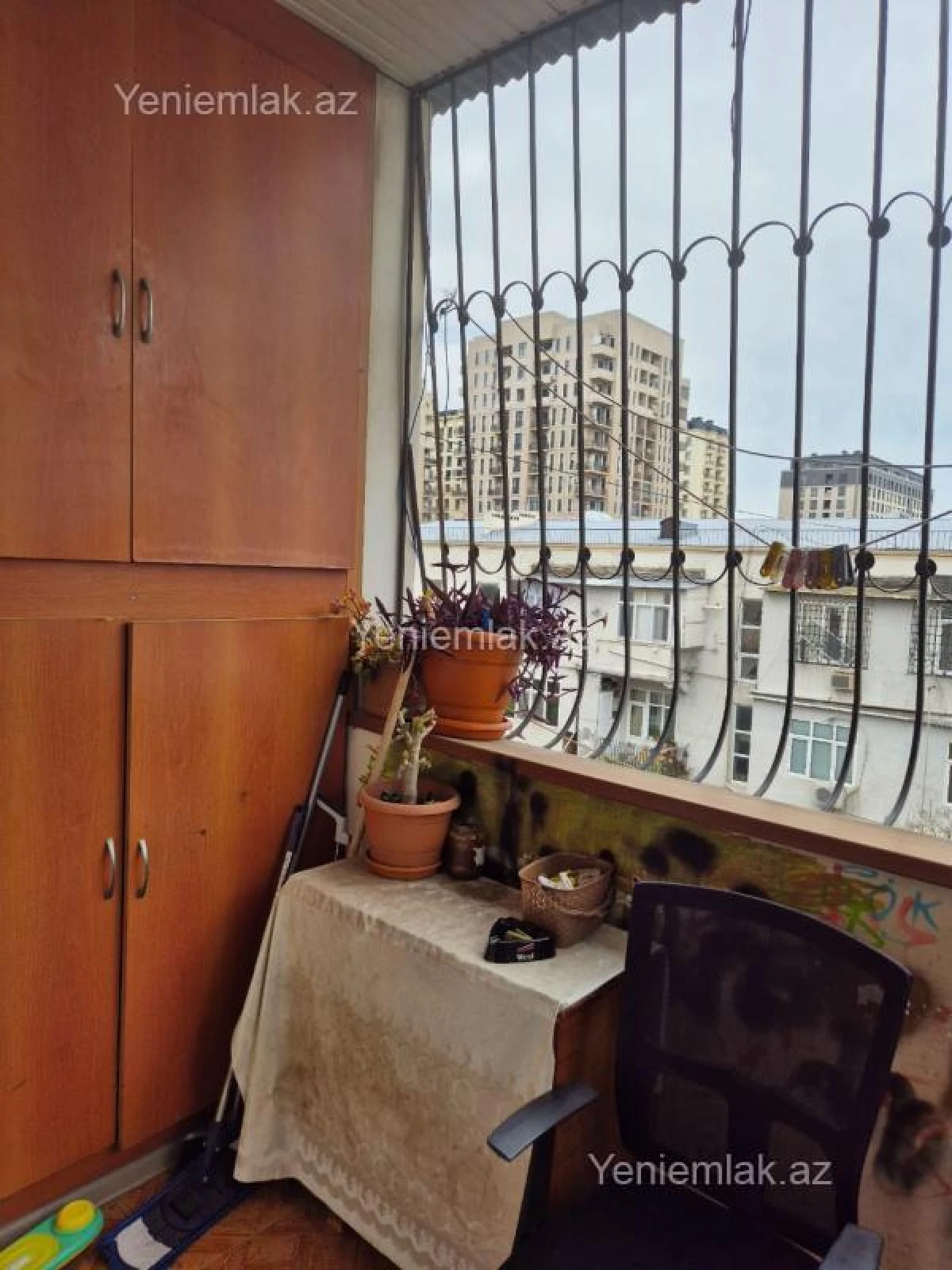 Satılır 3 otaqlı köhnə tikili 90 m²