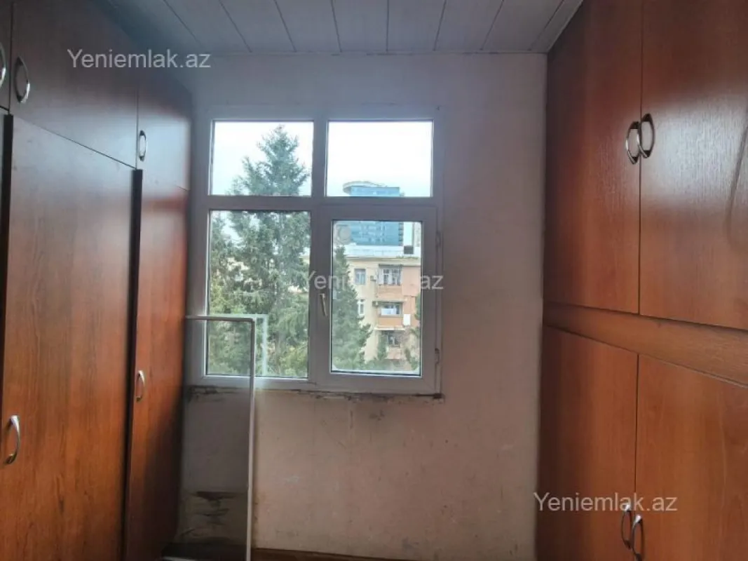 Satılır 3 otaqlı köhnə tikili 90 m²