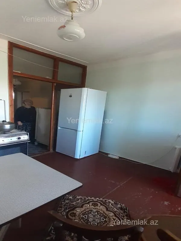 Satılır 4 otaqlı köhnə tikili 90 m²