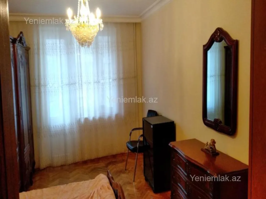 Satılır 3 otaqlı köhnə tikili 80 m²
