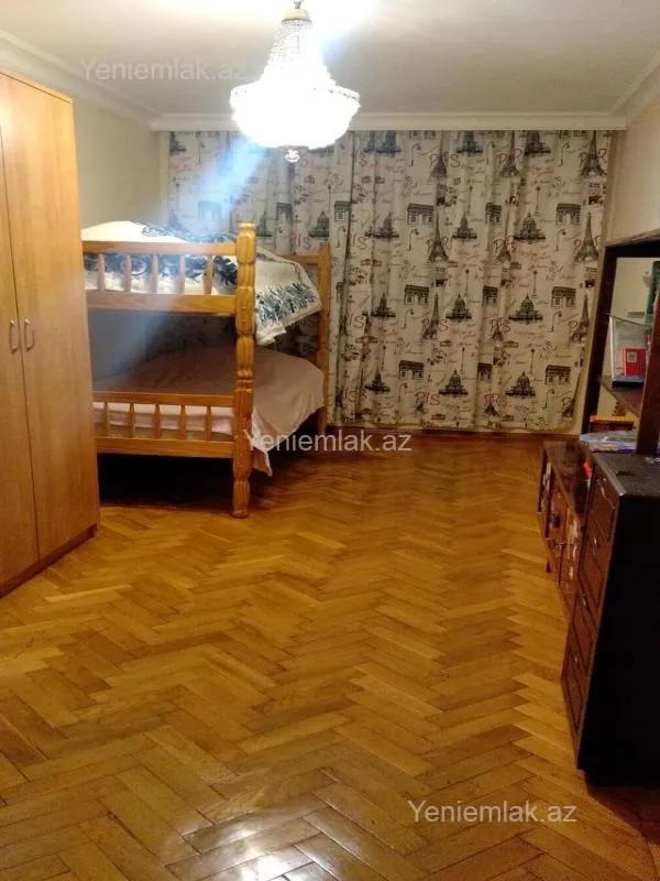 Satılır 3 otaqlı köhnə tikili 80 m²