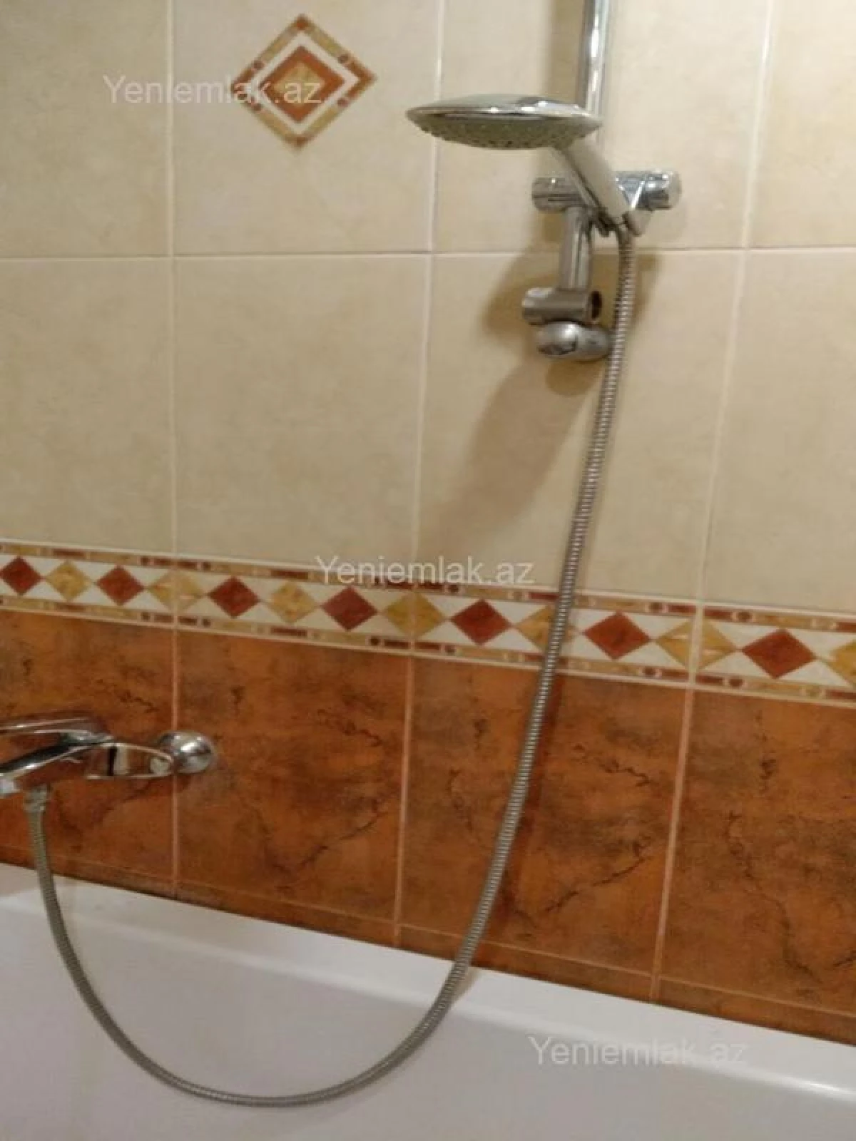 Satılır 3 otaqlı köhnə tikili 80 m²