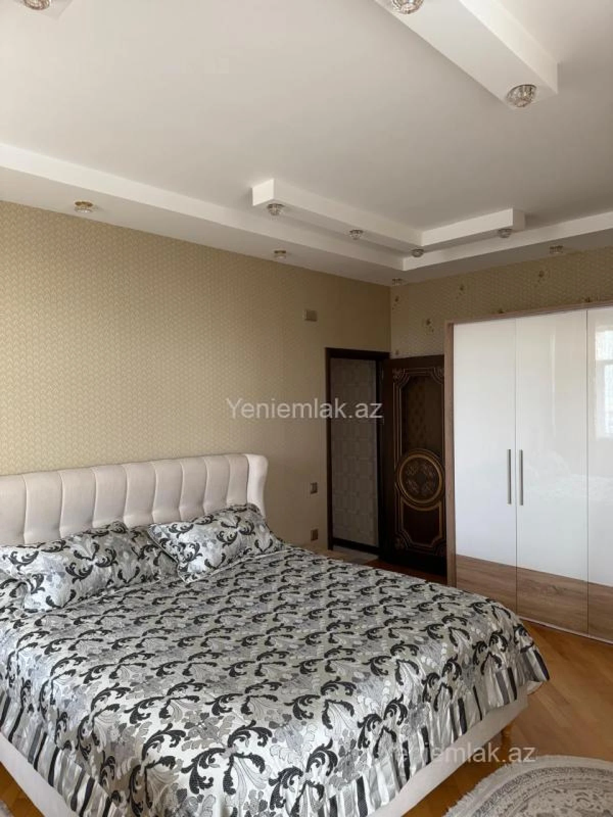 Satılır 3 otaqlı yeni tikili 125 m²