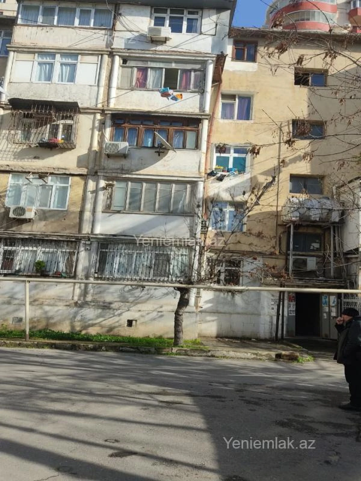 Satılır 2 otaqlı köhnə tikili 44 m²