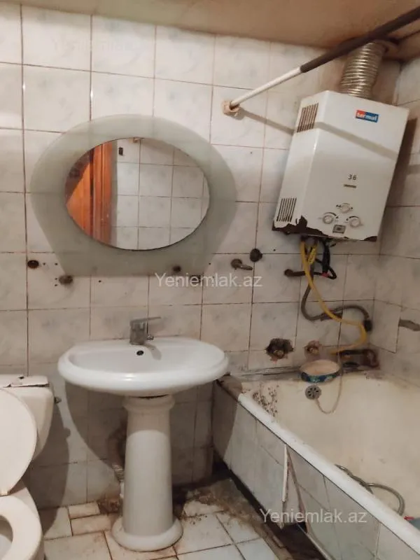 Satılır 2 otaqlı köhnə tikili 44 m²