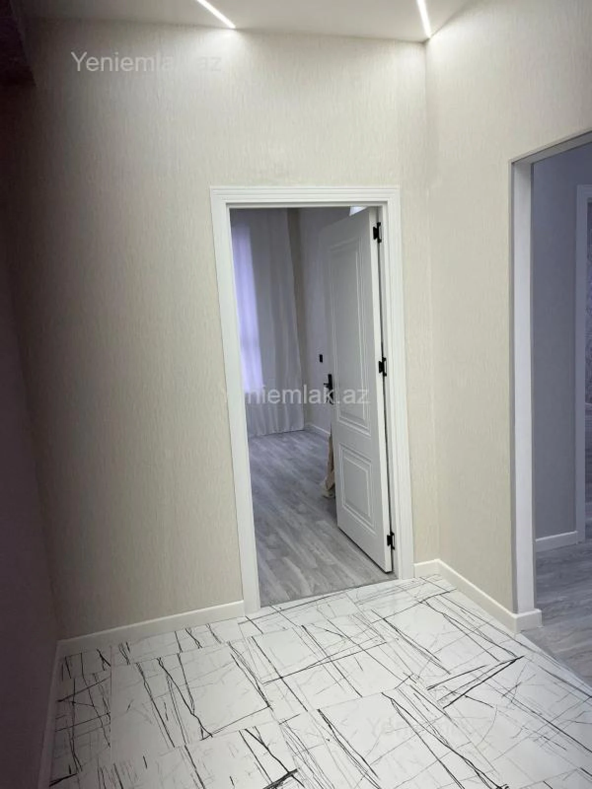 Satılır 3 otaqlı yeni tikili 74 m²