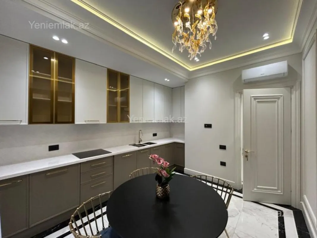 Satılır 4 otaqlı yeni tikili 140 m²