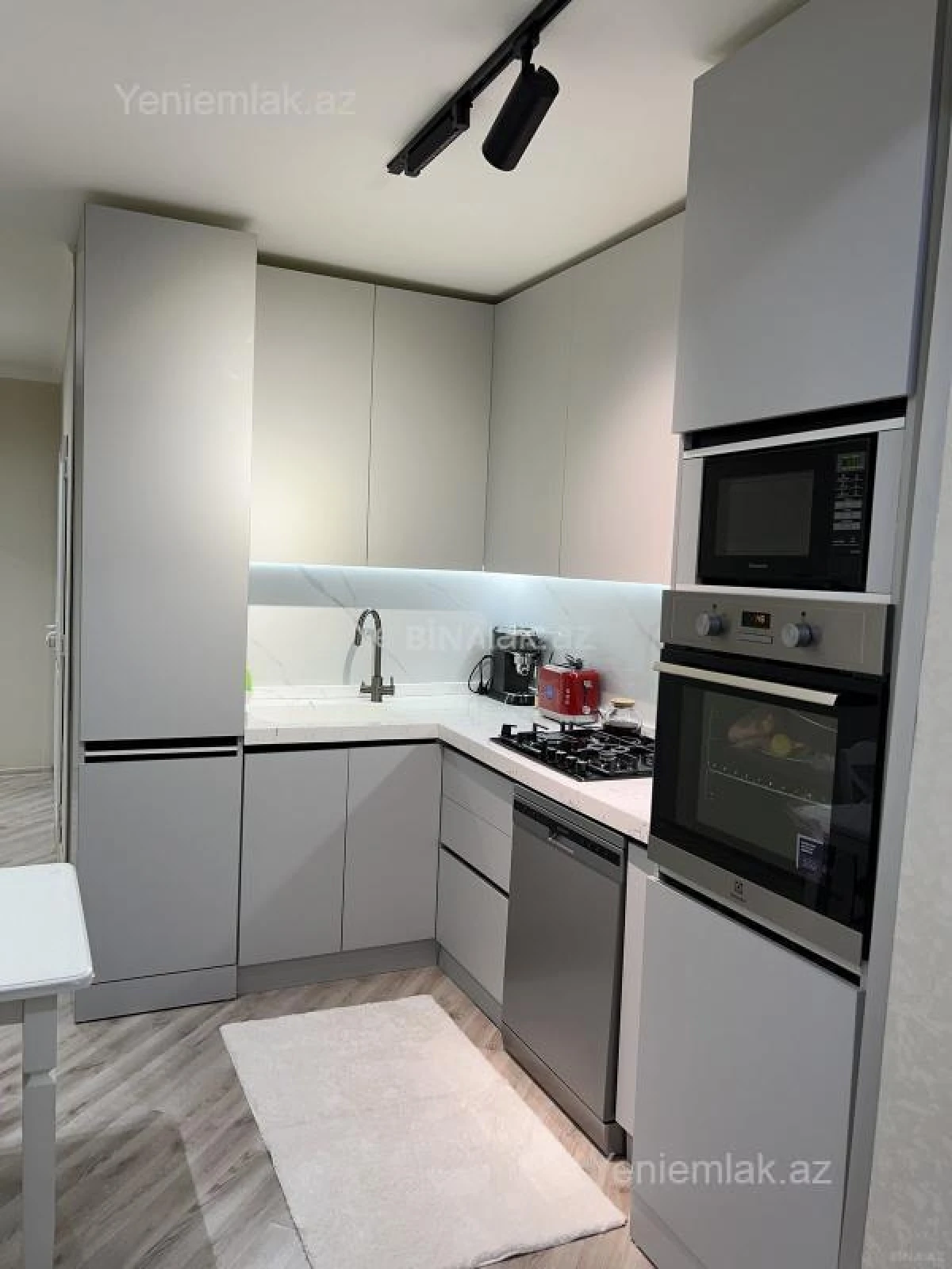 Satılır 3 otaqlı köhnə tikili 80 m²
