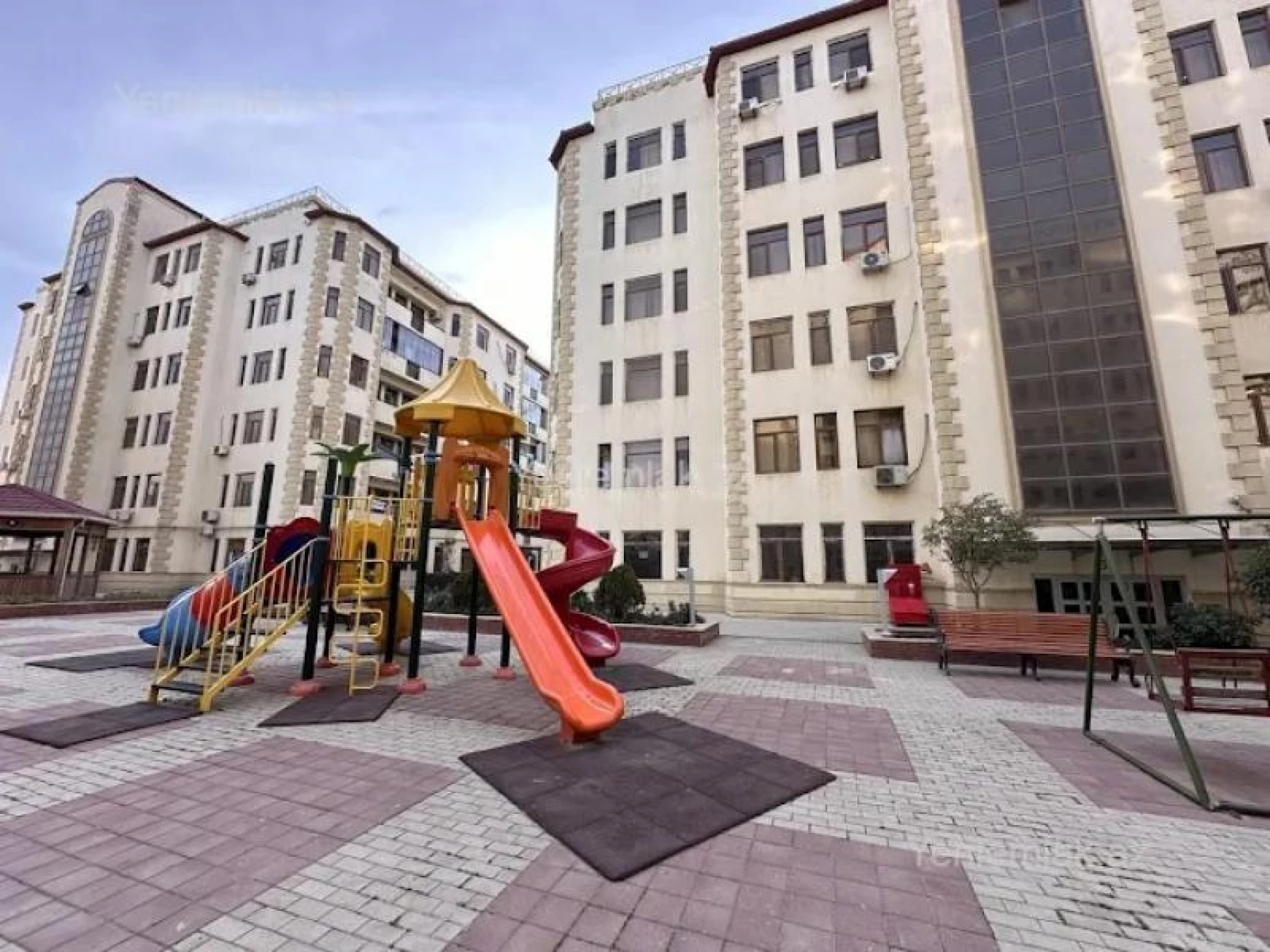 Satılır 4 otaqlı yeni tikili 145 m²