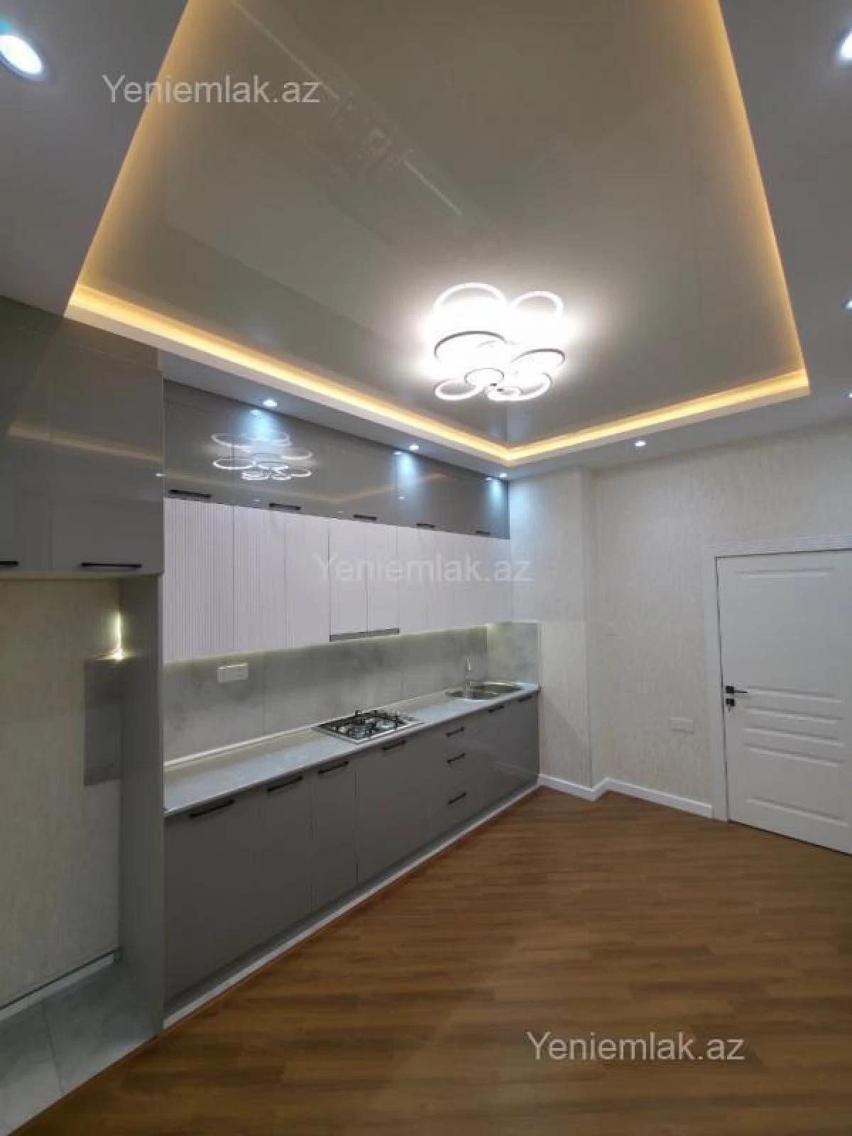 Satılır 2 otaqlı yeni tikili 86 m²