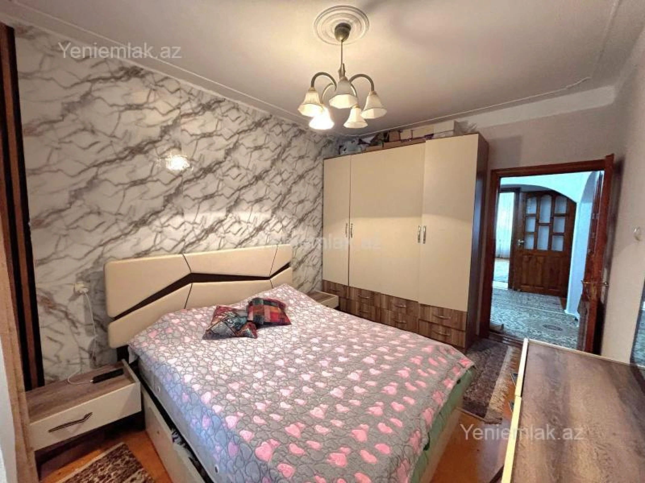 Satılır 3 otaqlı köhnə tikili 90 m²