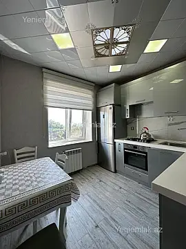 Satılır 3 otaqlı köhnə tikili 90 m²