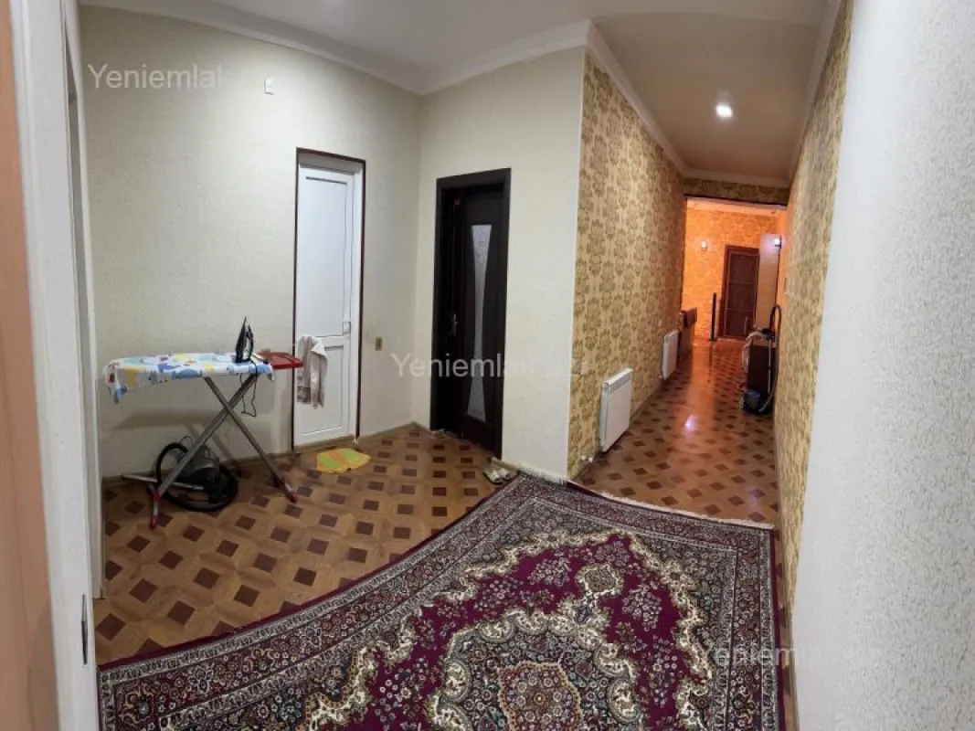 Satılır 5 otaqlı həyət evi 230 m²