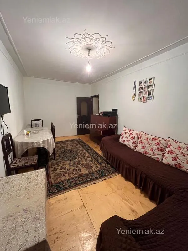 Satılır 3 otaqlı köhnə tikili 72 m²