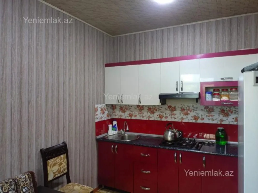 Satılır 4 otaqlı həyət evi 130 m²
