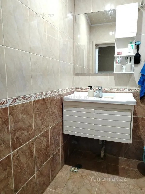 Satılır 3 otaqlı köhnə tikili 80 m²