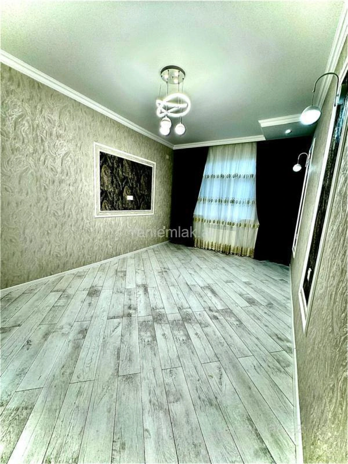 Satılır 2 otaqlı köhnə tikili 55 m²