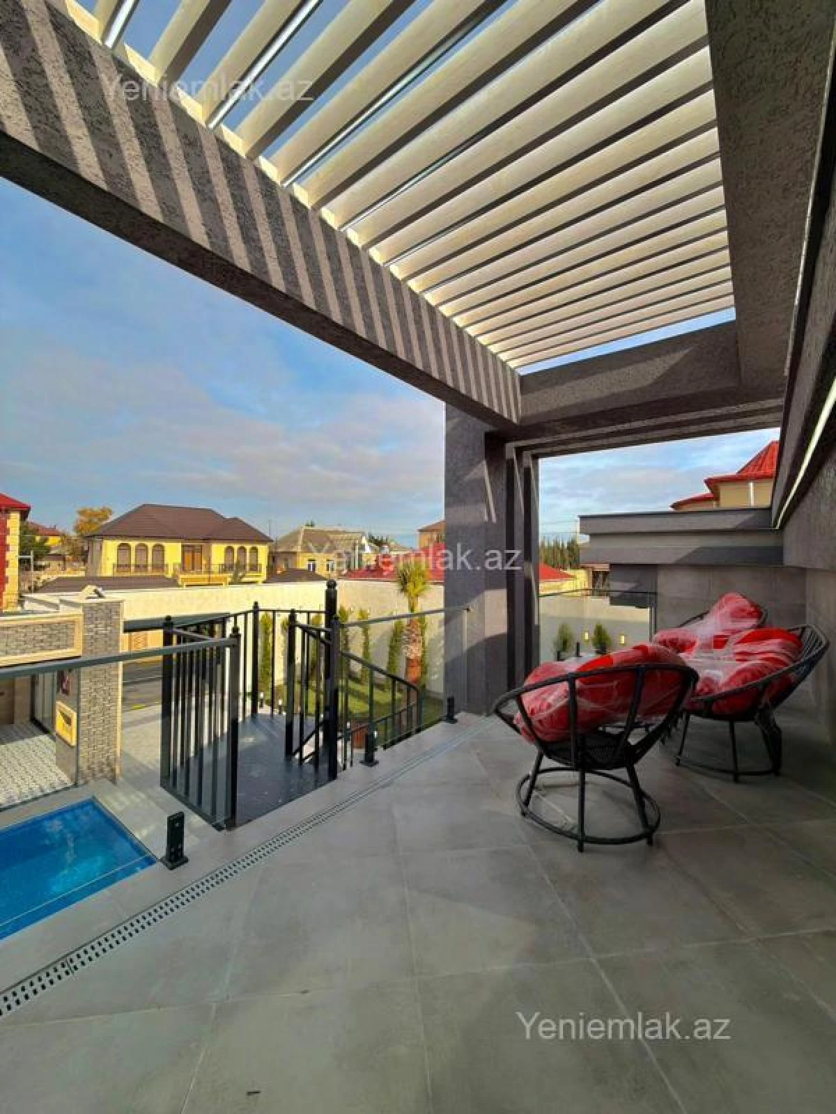 Satılır 5 otaqlı həyət evi 200 m²