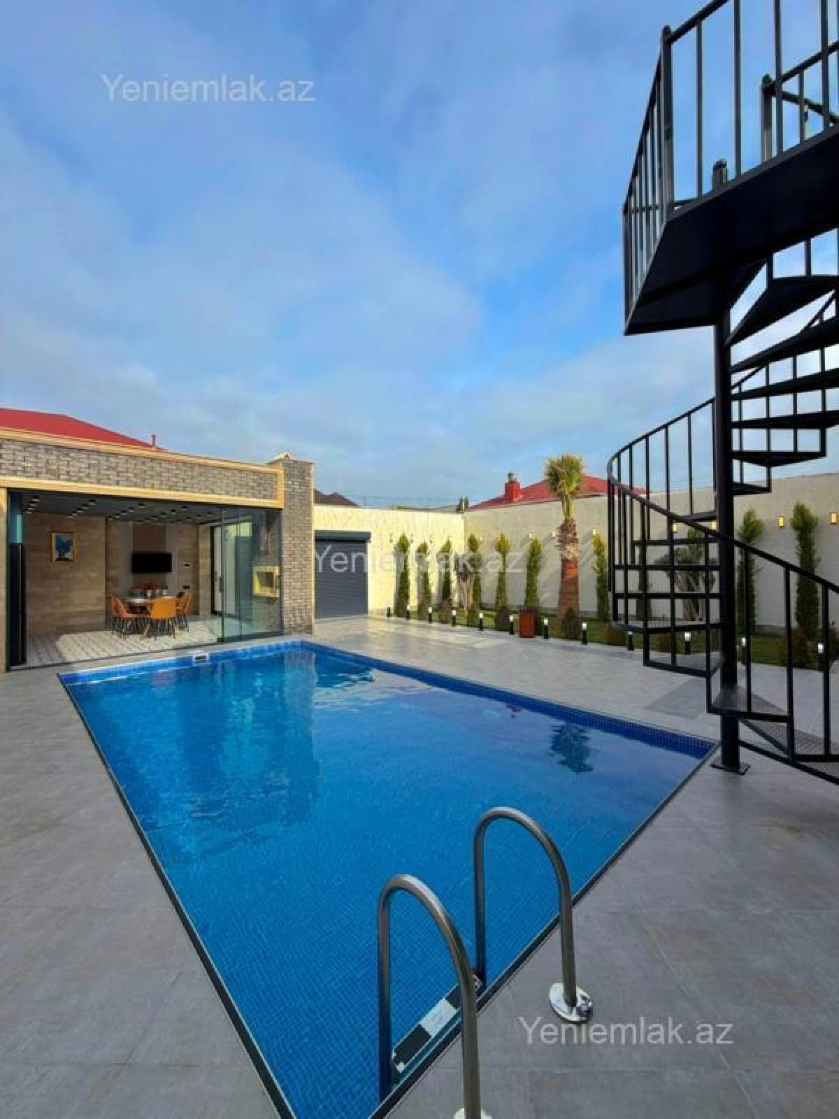 Satılır 5 otaqlı həyət evi 200 m²