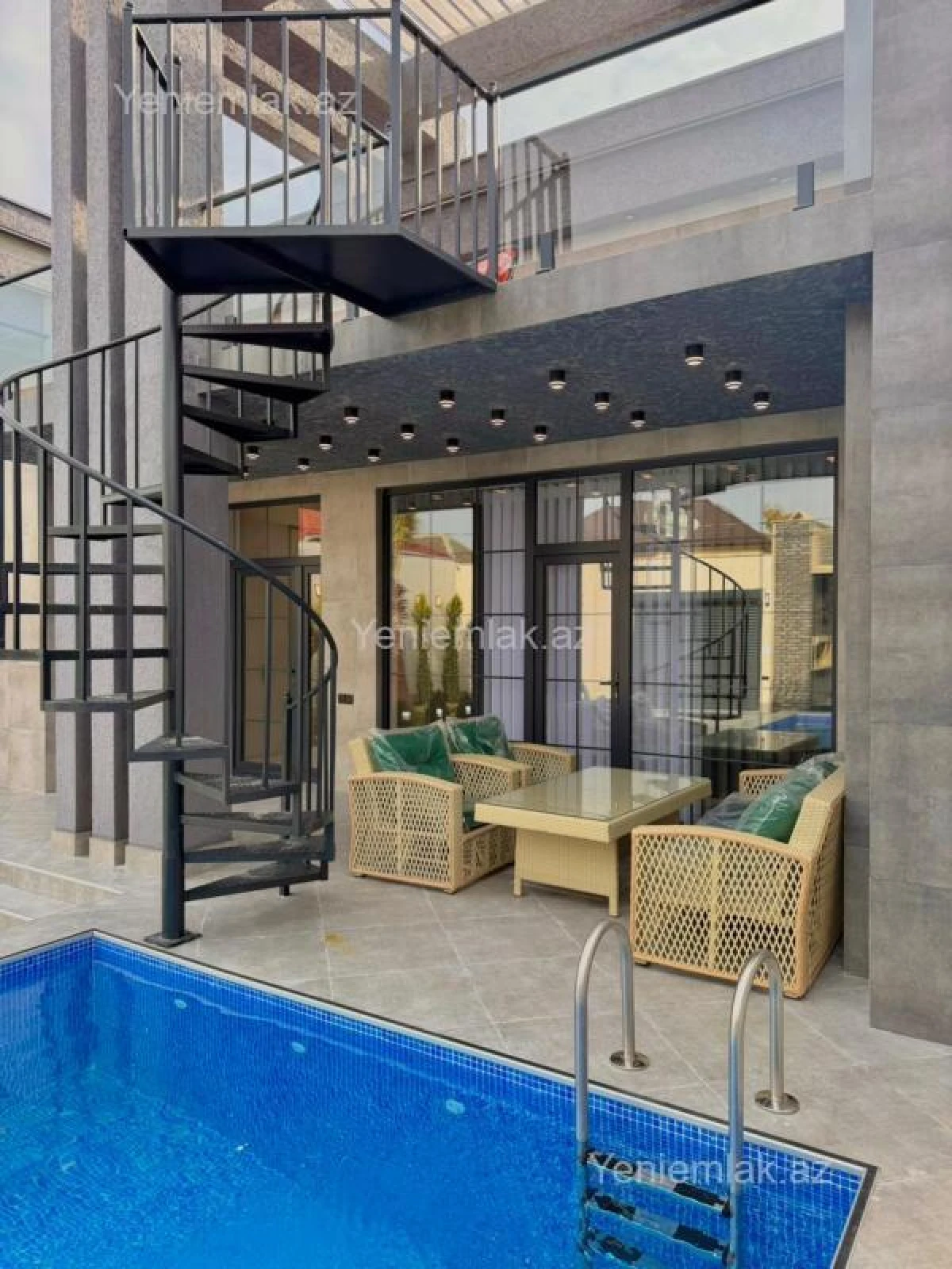 Satılır 5 otaqlı həyət evi 200 m²