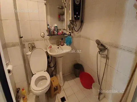 Satılır 2 otaqlı köhnə tikili 55 m²