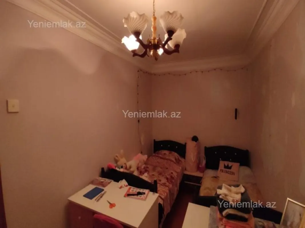 Satılır 2 otaqlı köhnə tikili 55 m²