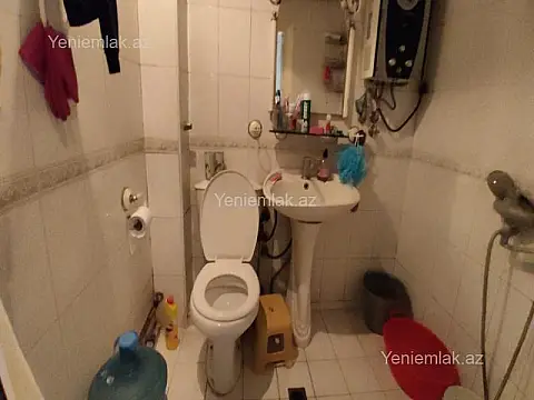 Satılır 2 otaqlı köhnə tikili 55 m²