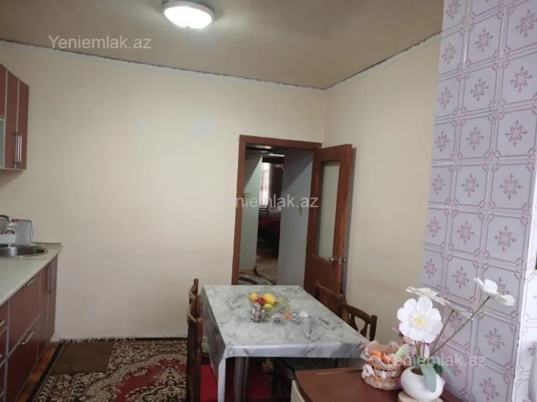 Satılır 3 otaqlı köhnə tikili 85 m²