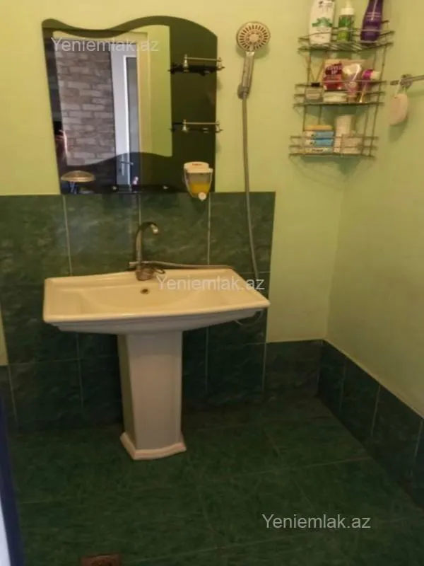 Satılır 2 otaqlı köhnə tikili 55 m²
