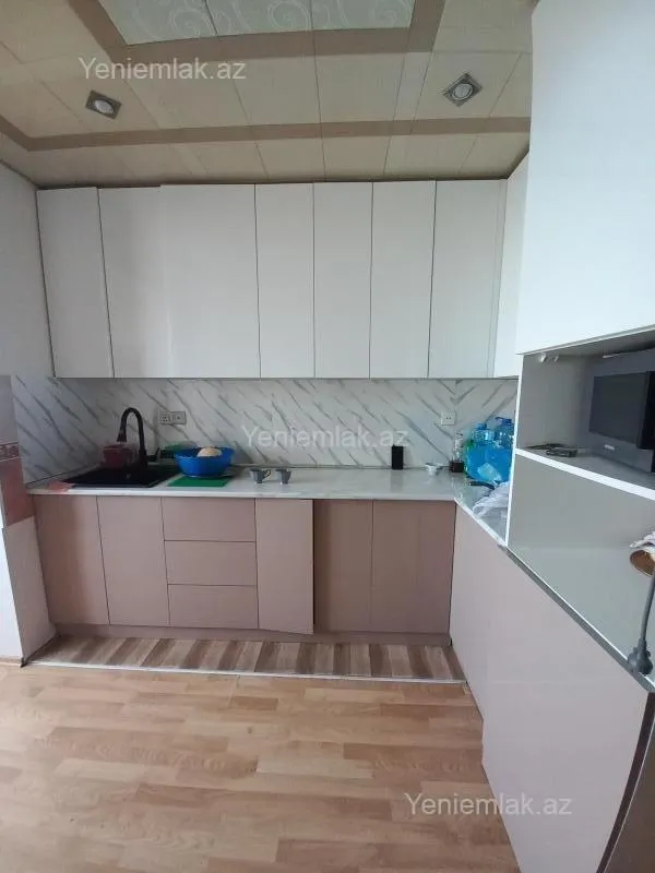 Satılır 3 otaqlı köhnə tikili 75 m²