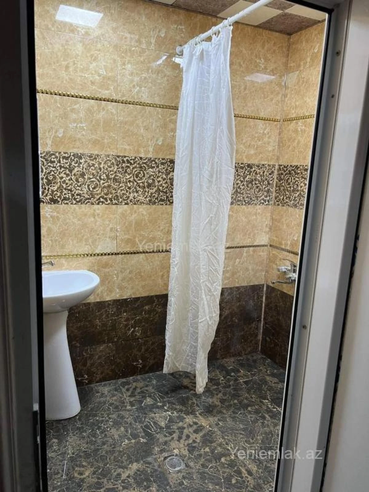 Satılır 2 otaqlı köhnə tikili 60 m²