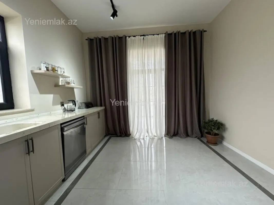 Satılır 4 otaqlı həyət evi 250 m²