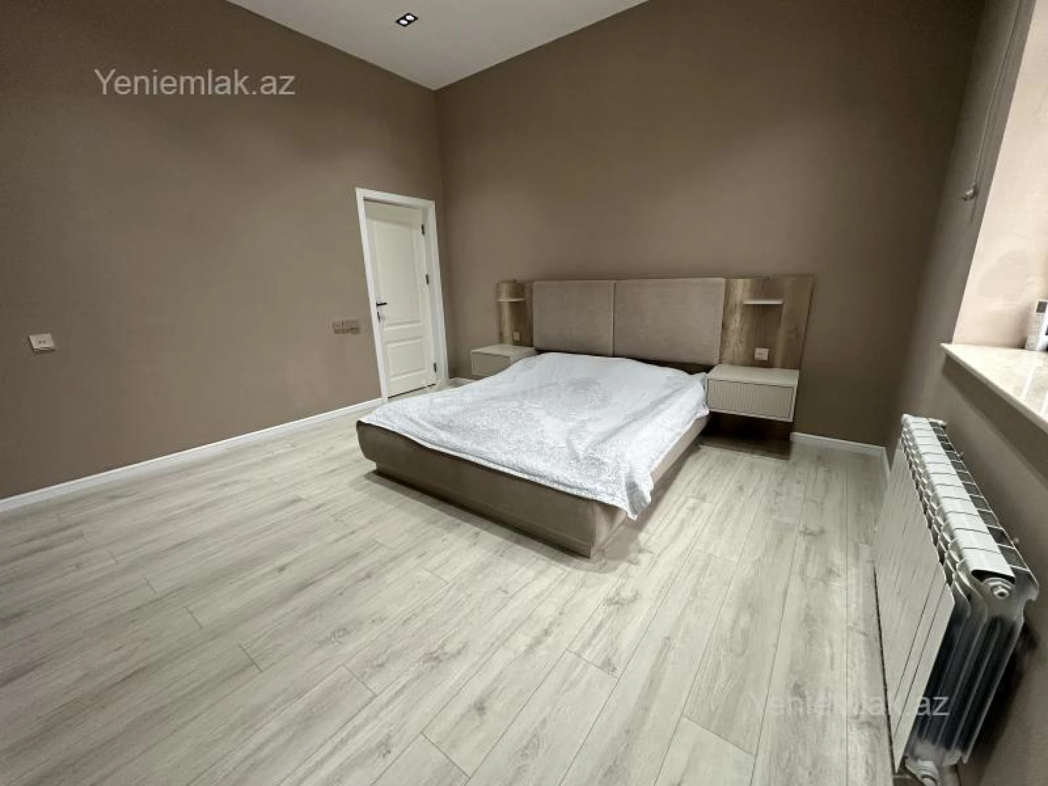 Satılır 4 otaqlı həyət evi 250 m²