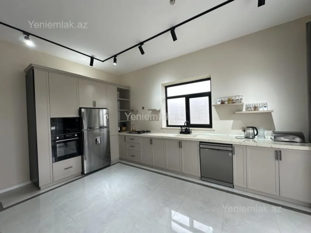 Satılır 4 otaqlı həyət evi 250 m²