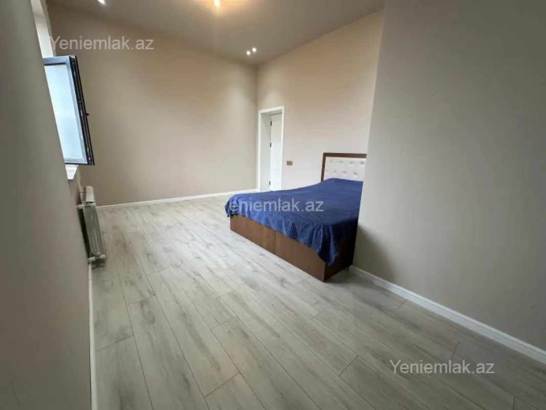 Satılır 4 otaqlı həyət evi 250 m²