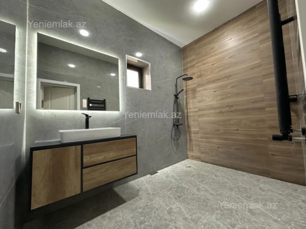 Satılır 4 otaqlı həyət evi 250 m²