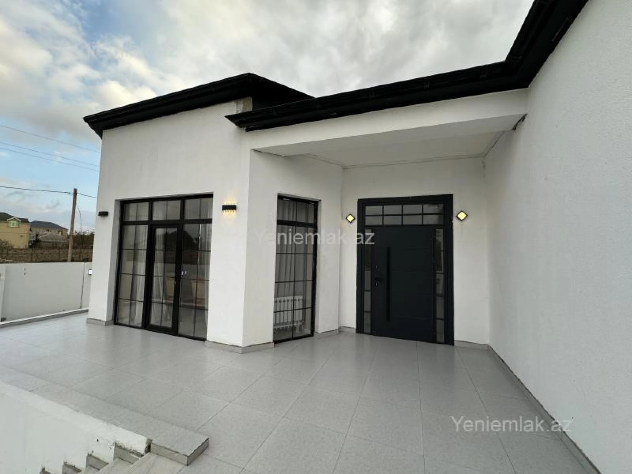 Satılır 4 otaqlı həyət evi 250 m²