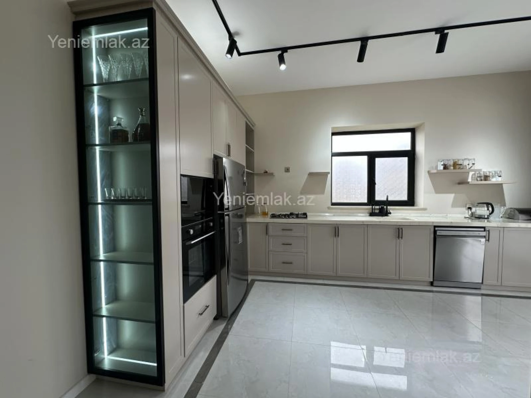 Satılır 4 otaqlı həyət evi 250 m²