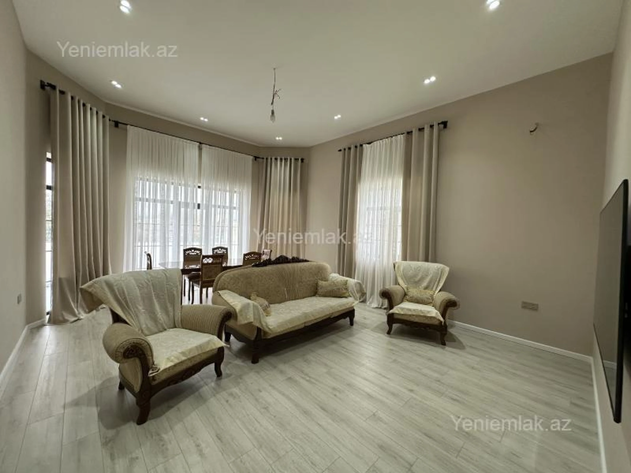Satılır 4 otaqlı həyət evi 250 m²