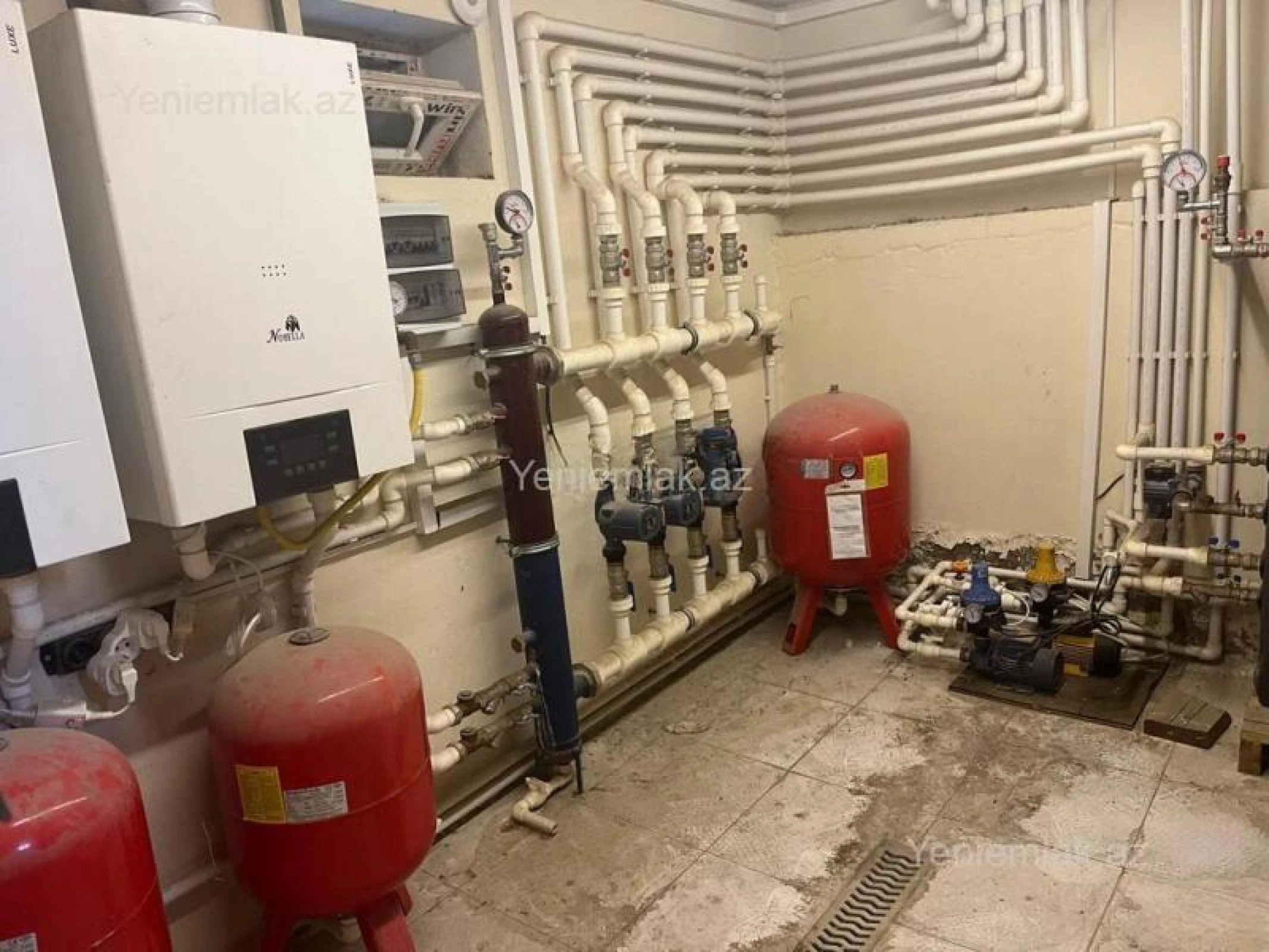 Satılır 8 otaqlı həyət evi 480 m²