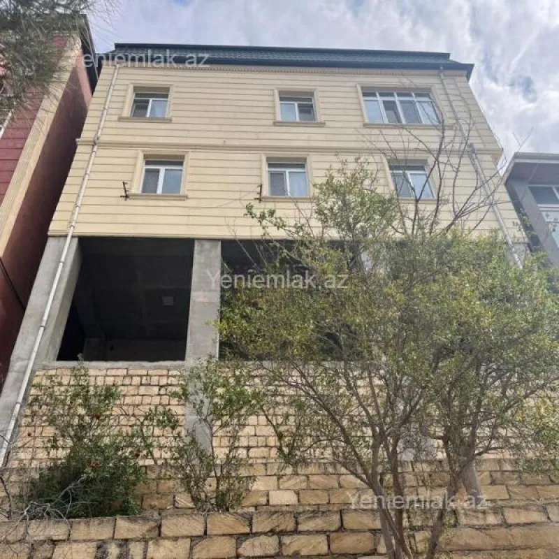 Satılır 8 otaqlı həyət evi 480 m²