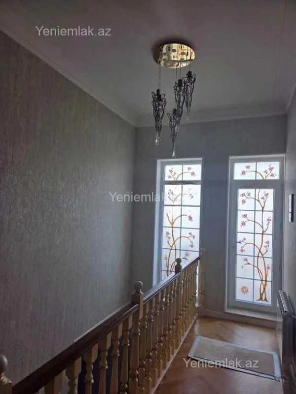 Satılır 8 otaqlı həyət evi 480 m²