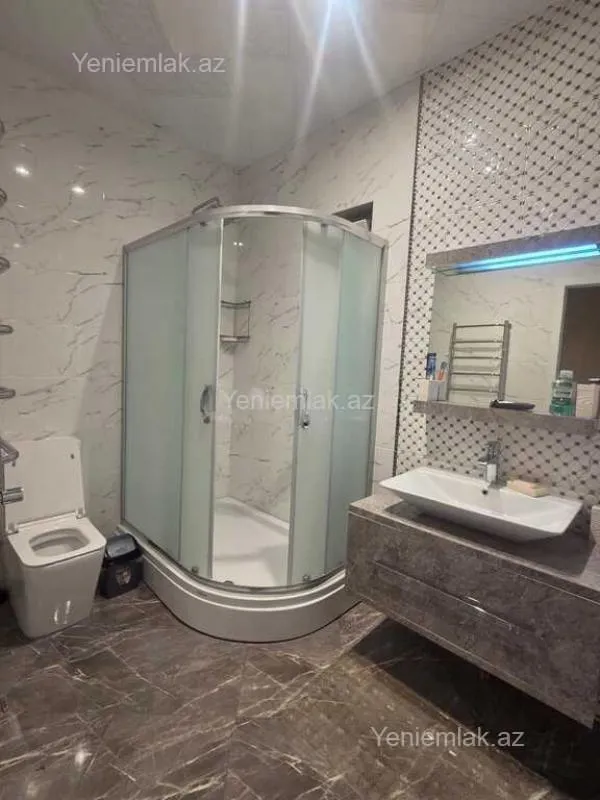 Satılır 8 otaqlı həyət evi 480 m²