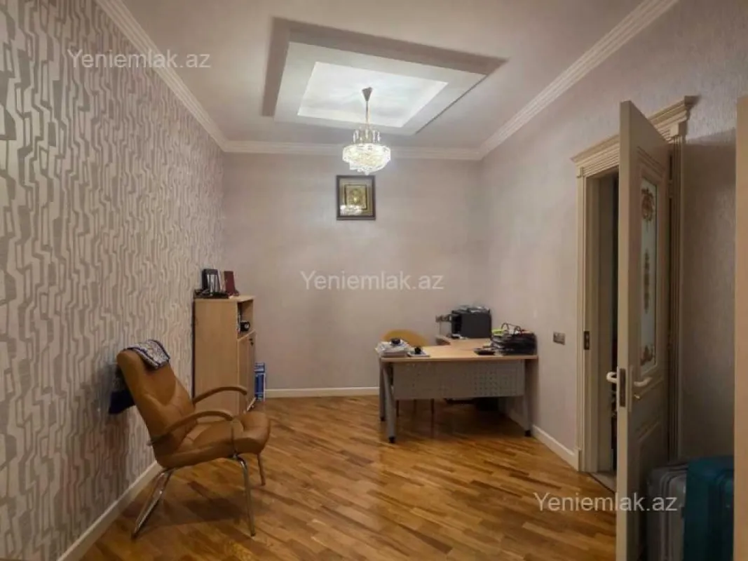 Satılır 8 otaqlı həyət evi 480 m²