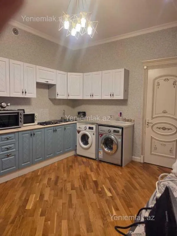 Satılır 8 otaqlı həyət evi 480 m²