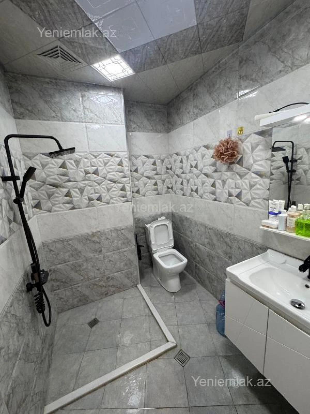 Satılır 3 otaqlı yeni tikili 75 m²