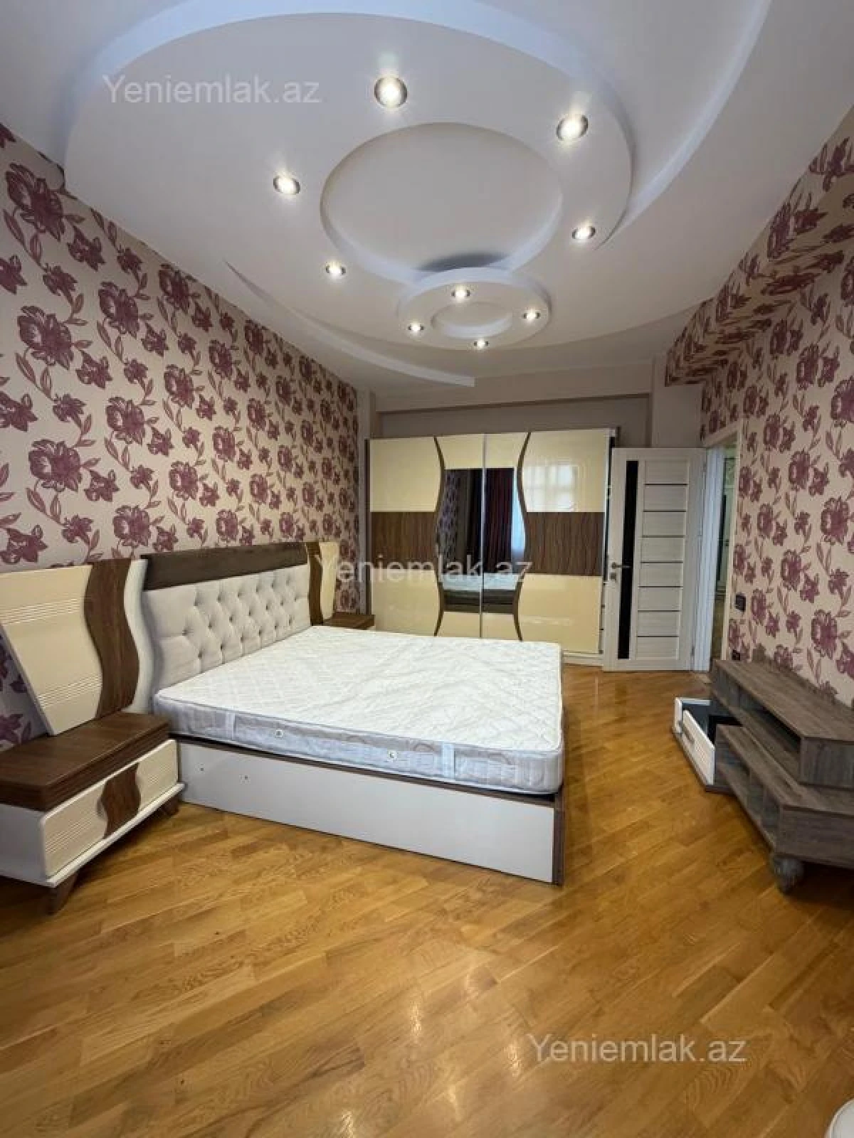 Satılır 3 otaqlı yeni tikili 110 m²