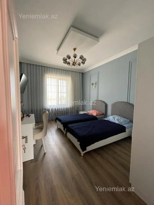 Satılır 5 otaqlı həyət evi 270 m²